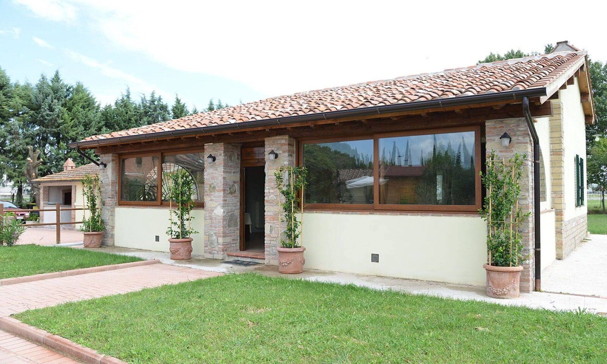 Castiglione del Lago Apartment | Cosy apartment for 4 people with pool, WIFI, patio and pets allowed