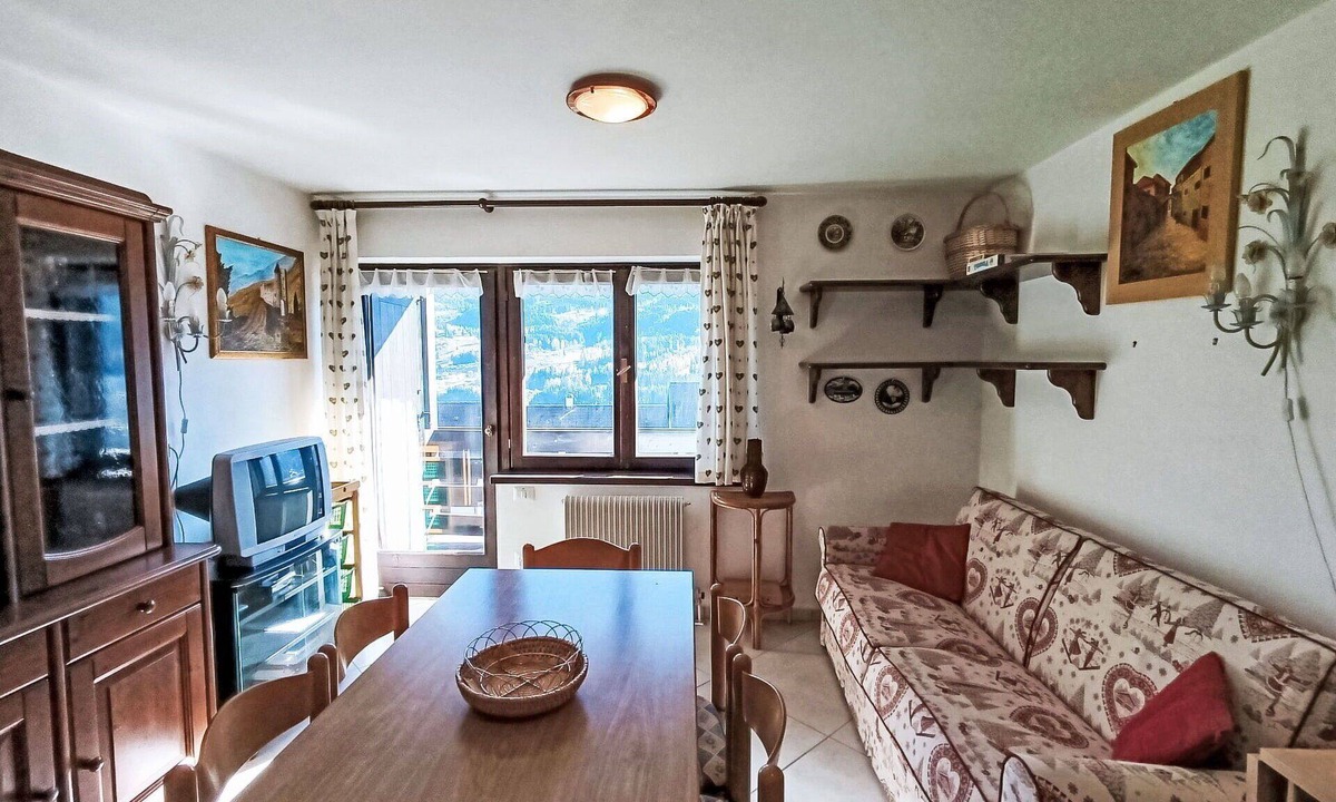 Cavalese Apartment | Cosy apartment for 4 guests with TV and balcony