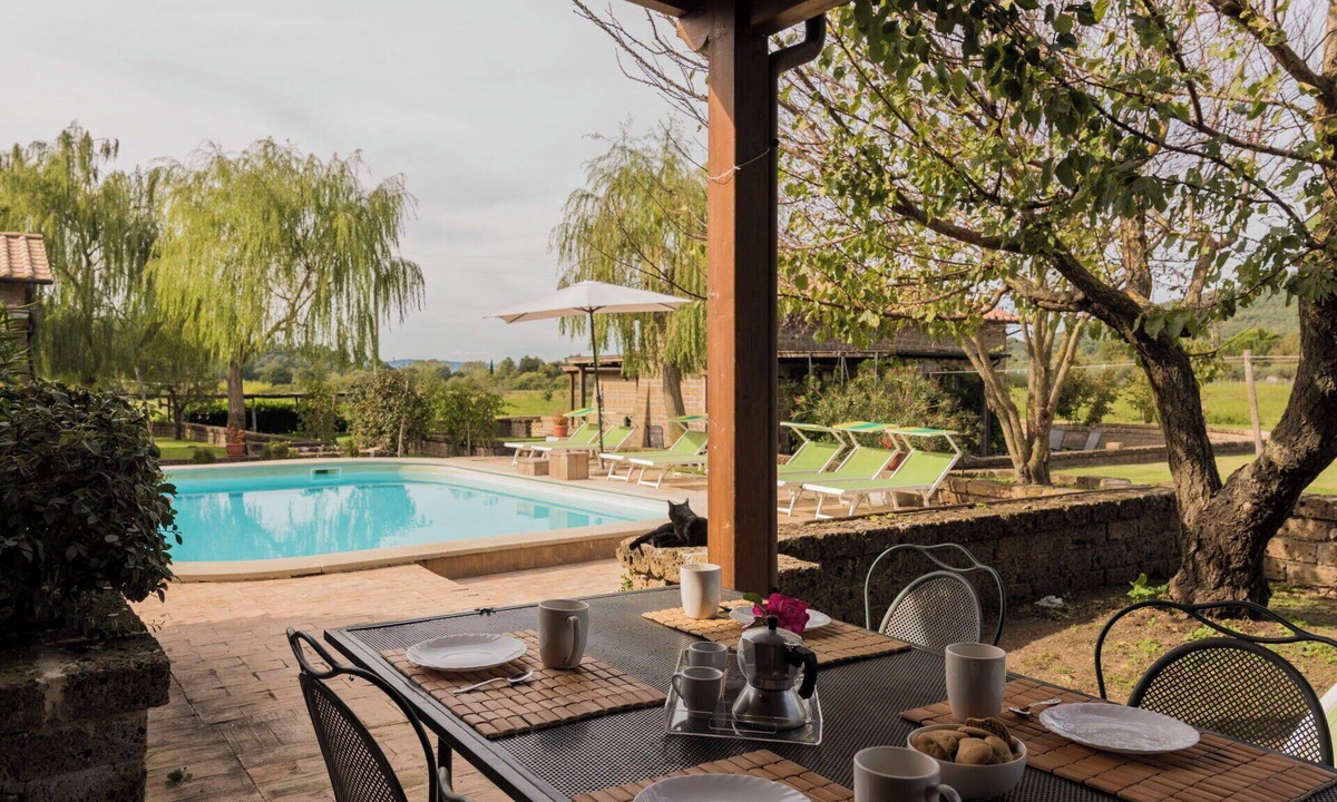 Montefiascone Villa | Cosy apartment in villa with hot tub, pool, WIFI, A/C, TV, patio, pets allowed and panoramic view