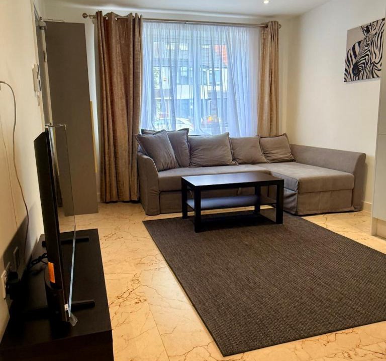 London Borough of Ealing Apartment | Cosy home, Private garden, Quite, 2 bed & sofa bed