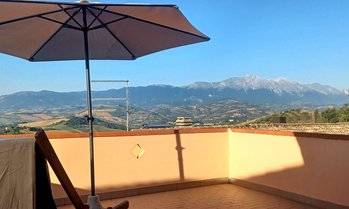 Castilenti House | Cosy house in a small borgo surrounded by Italian olive orchards w mountain view