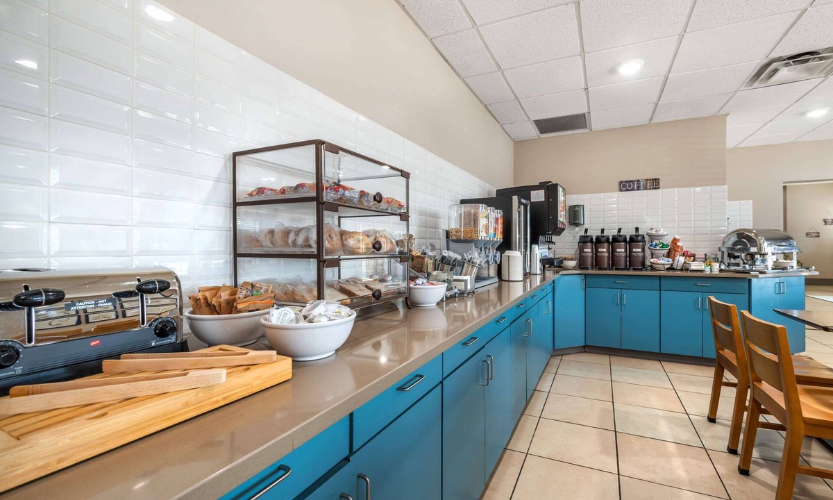 Watertown Hotel | Country Inn & Suites by Radisson, Watertown, SD