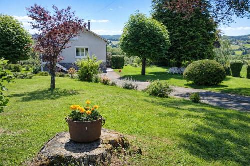 Sainte-Anne-Saint-Priest House | Countryside, comfort and culture just steps away