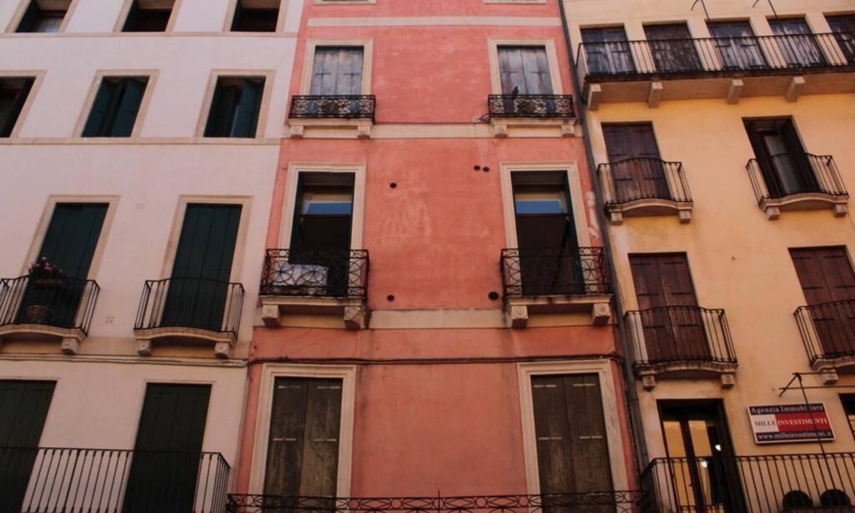 Vicenza Apartment | Cozy apartment in the historic center with a view of Piazza dei Signori