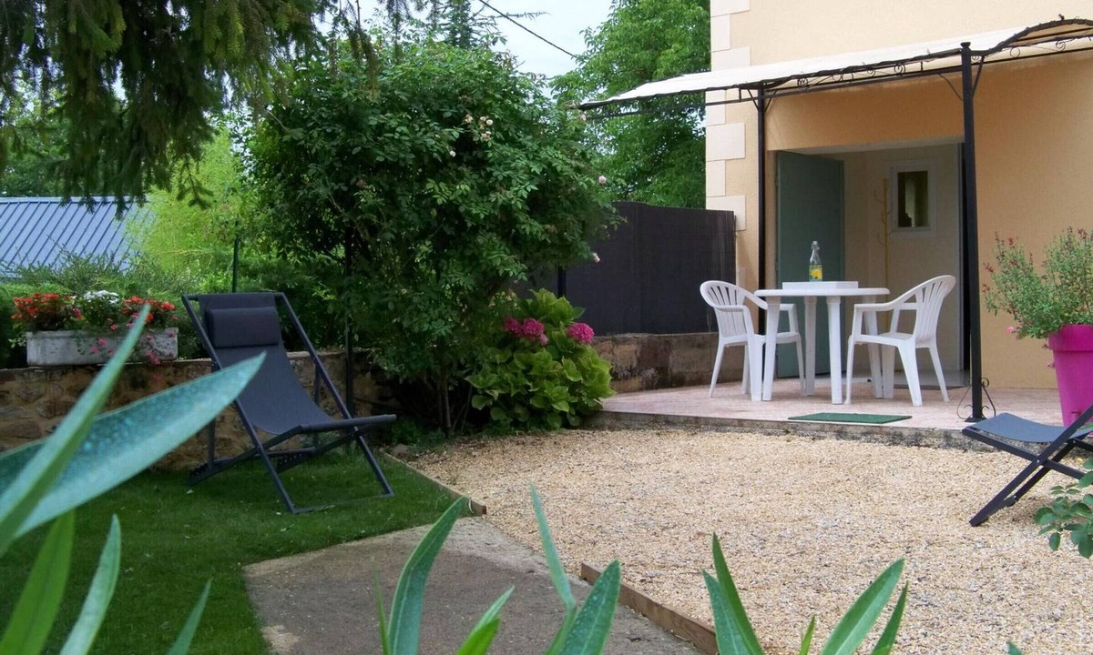 Cherveix-Cubas Cottage | Cozy cottage for 4 with garden and terrace