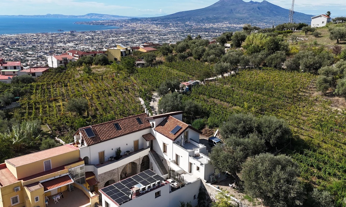 Casola di Napoli Bed & Breakfast | Cozy Country Farmhouse Surrounded by Nature · Near Pompeii