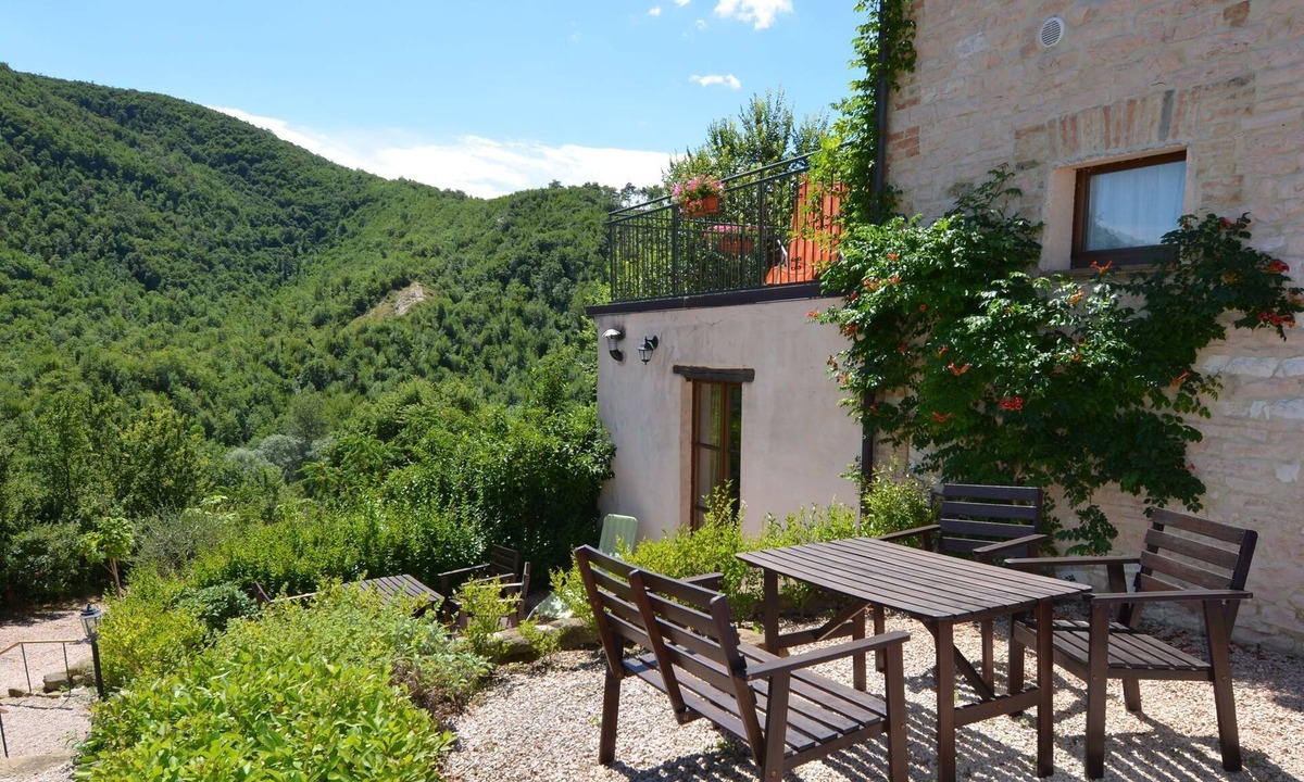 Monterosso Apartment | Cozy Couples Getaway w/wifi