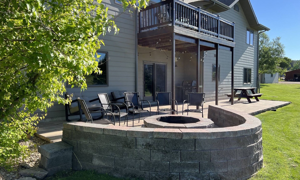 Sturgis House | Deadwood & Sturgis 5 bedroom next to golf course
