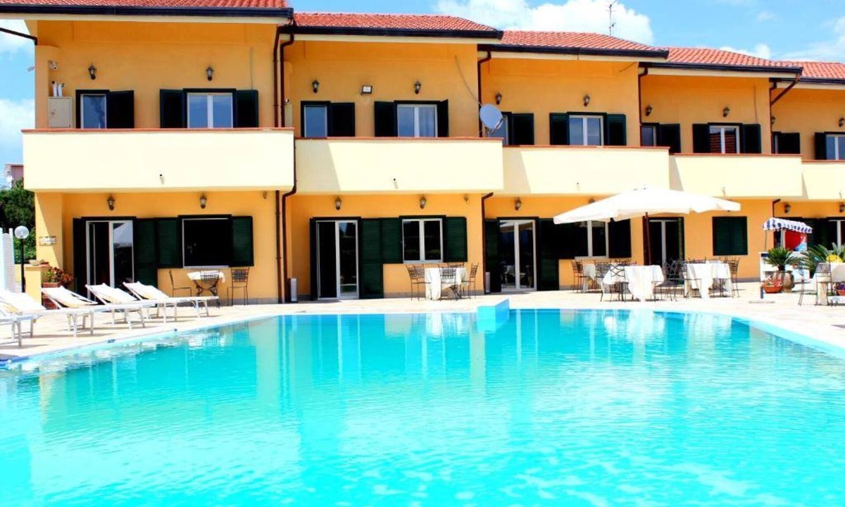 Laura Villa | Delightful Apartment in Paestum with Swimming Pool
