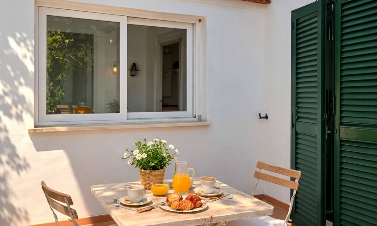 Ischia Porto Apartment | Delightful apartment with private terrace in the center of Ischia
