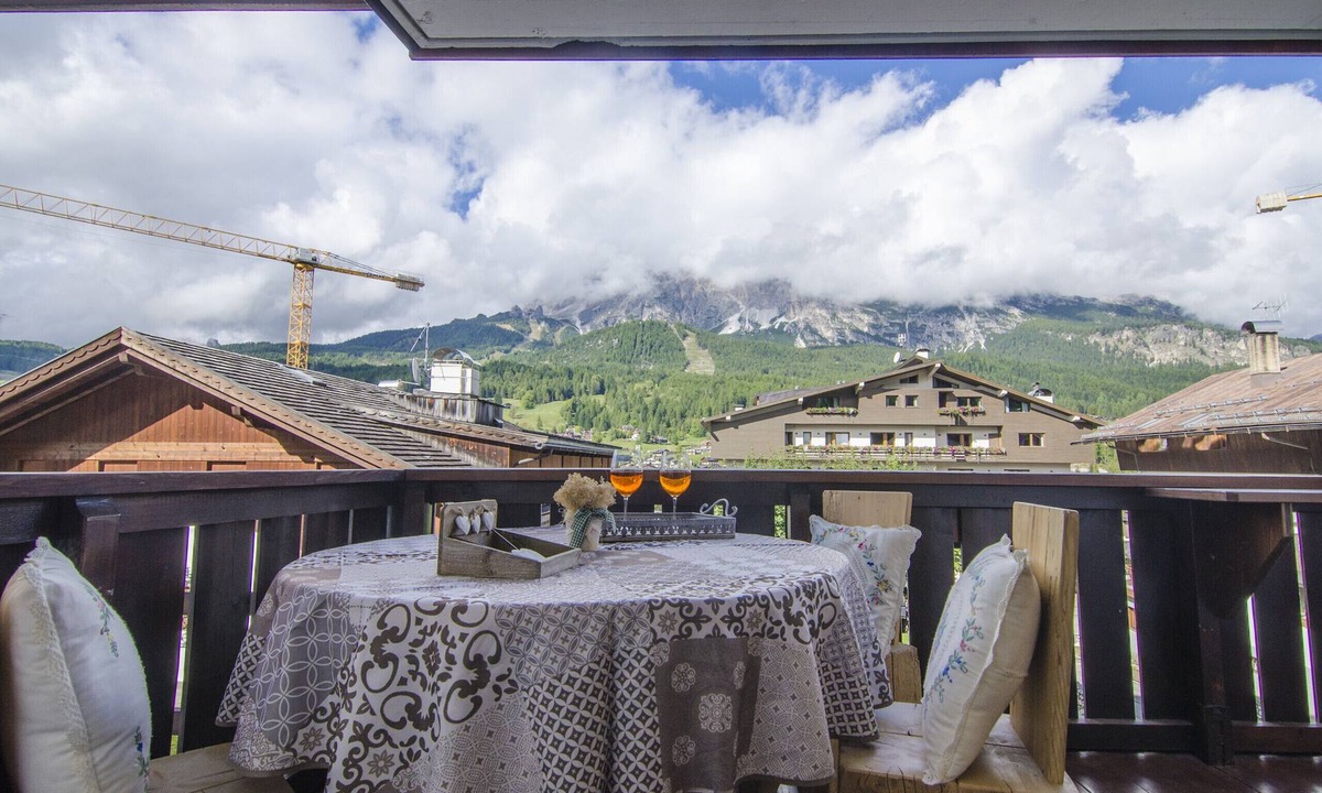 Cortina d'Ampezzo Historic Centre Apartment | Delizioso appartamento con vista in centro