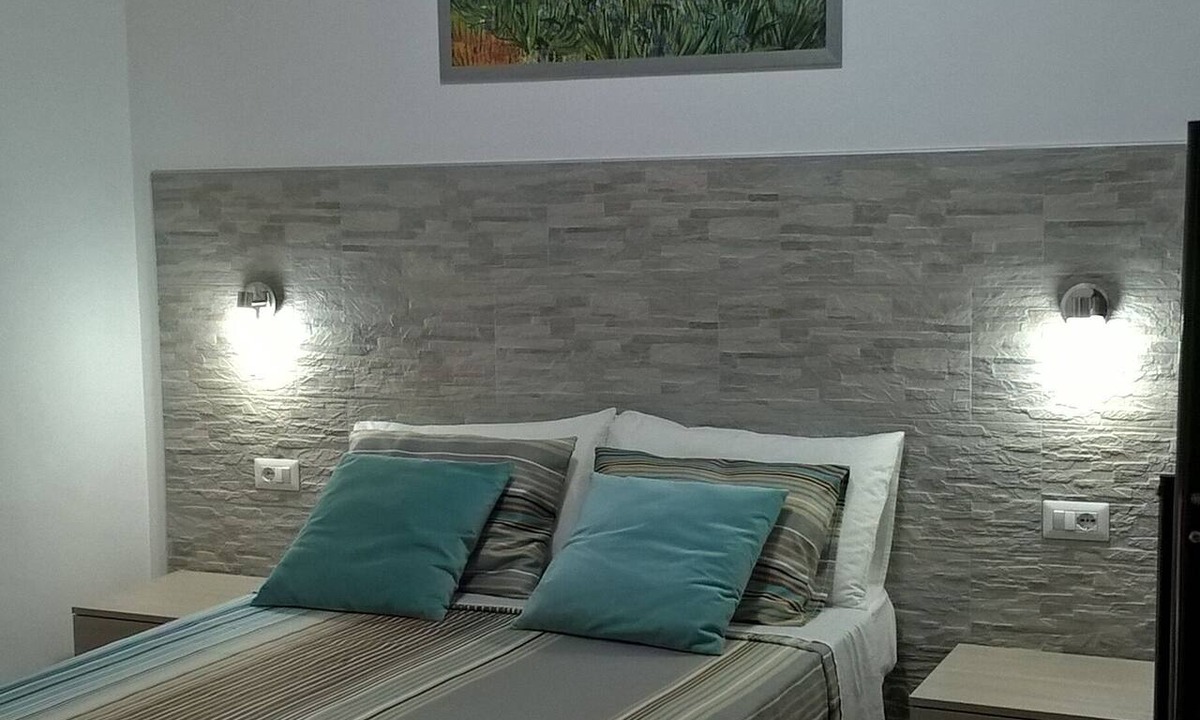 Zona LIII Tomba di Nerone Apartment | DELUXE STUDIO APARTMENT WITH BALCONY - HOLIDAY HOME IN ROME