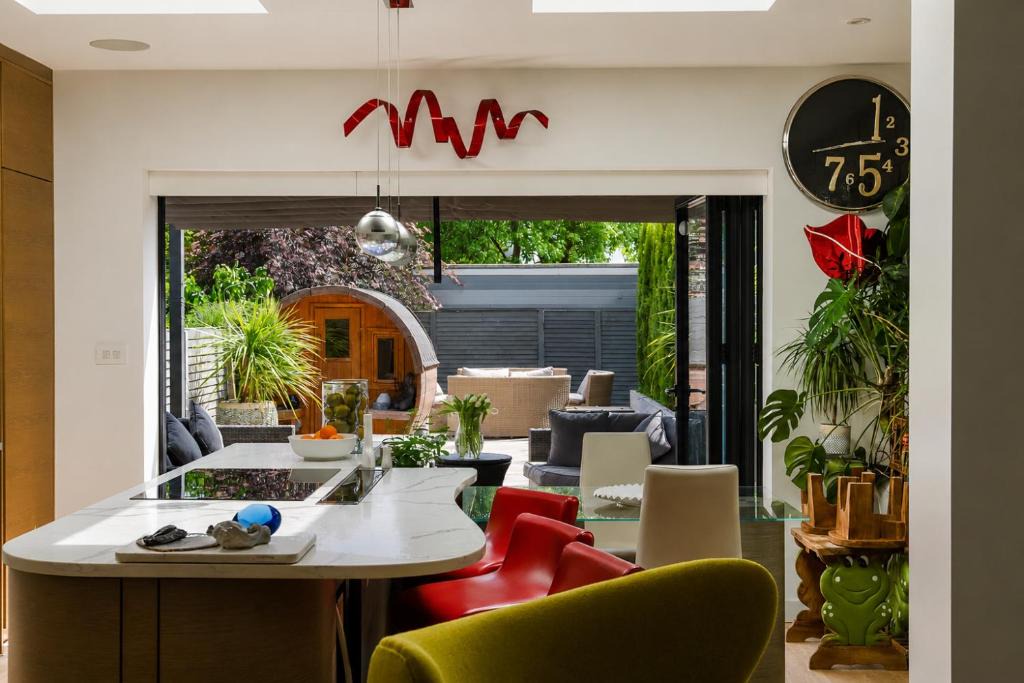 Gipsy Hill House | Design-Led 3-Bed Home with Garden, Hot Tub, Sauna & Parking