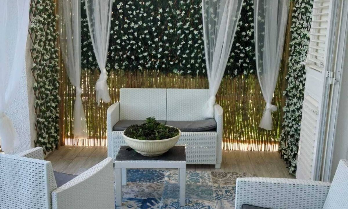 Tortoreto Lido Apartment | Detached apartment private garden facing the sea