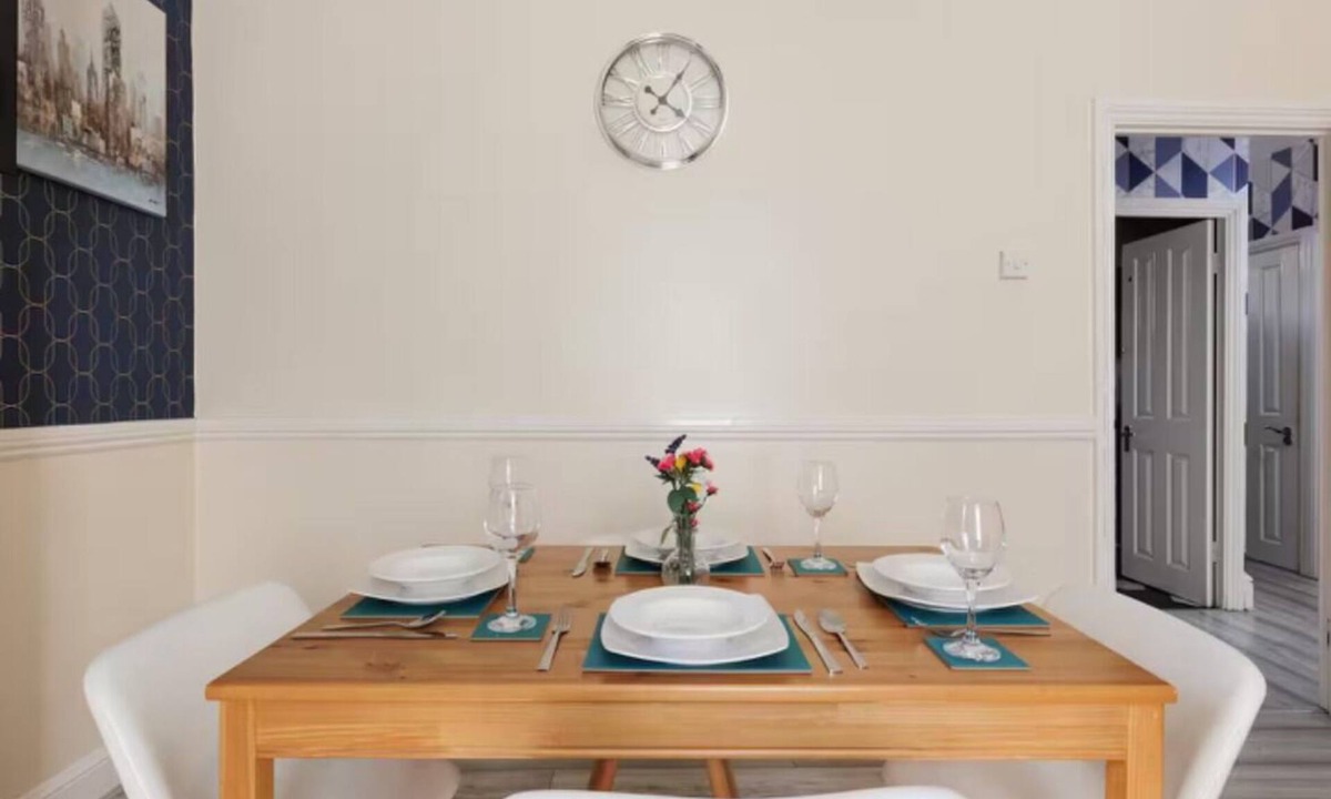 Greenwich West Apartment | Discounted stay for long stays and contractors in the heart of Greenwich