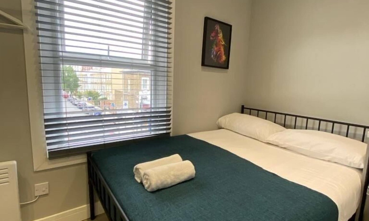 King's Cross House | Double Room - Private Bathroom 9-12