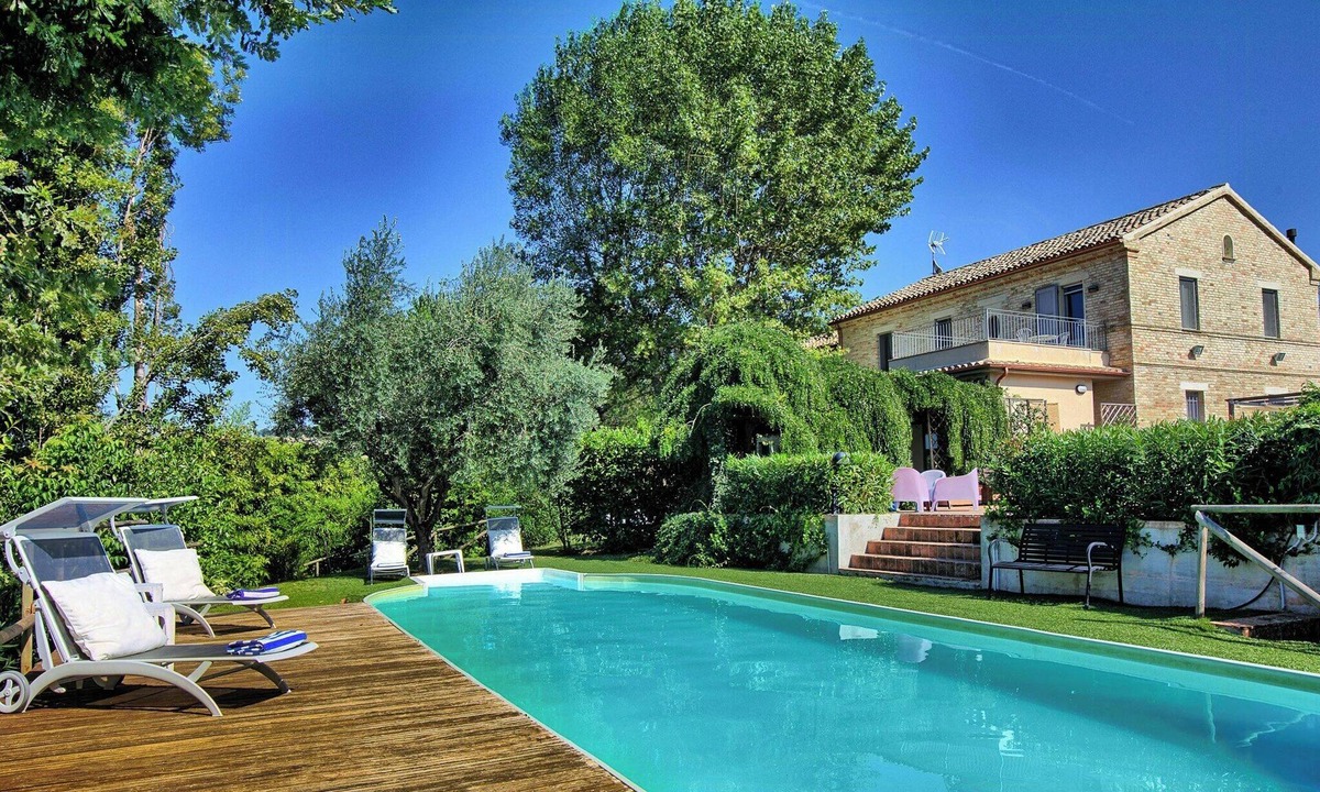 Ostra House | Early 1900s villa with pool near Ostra