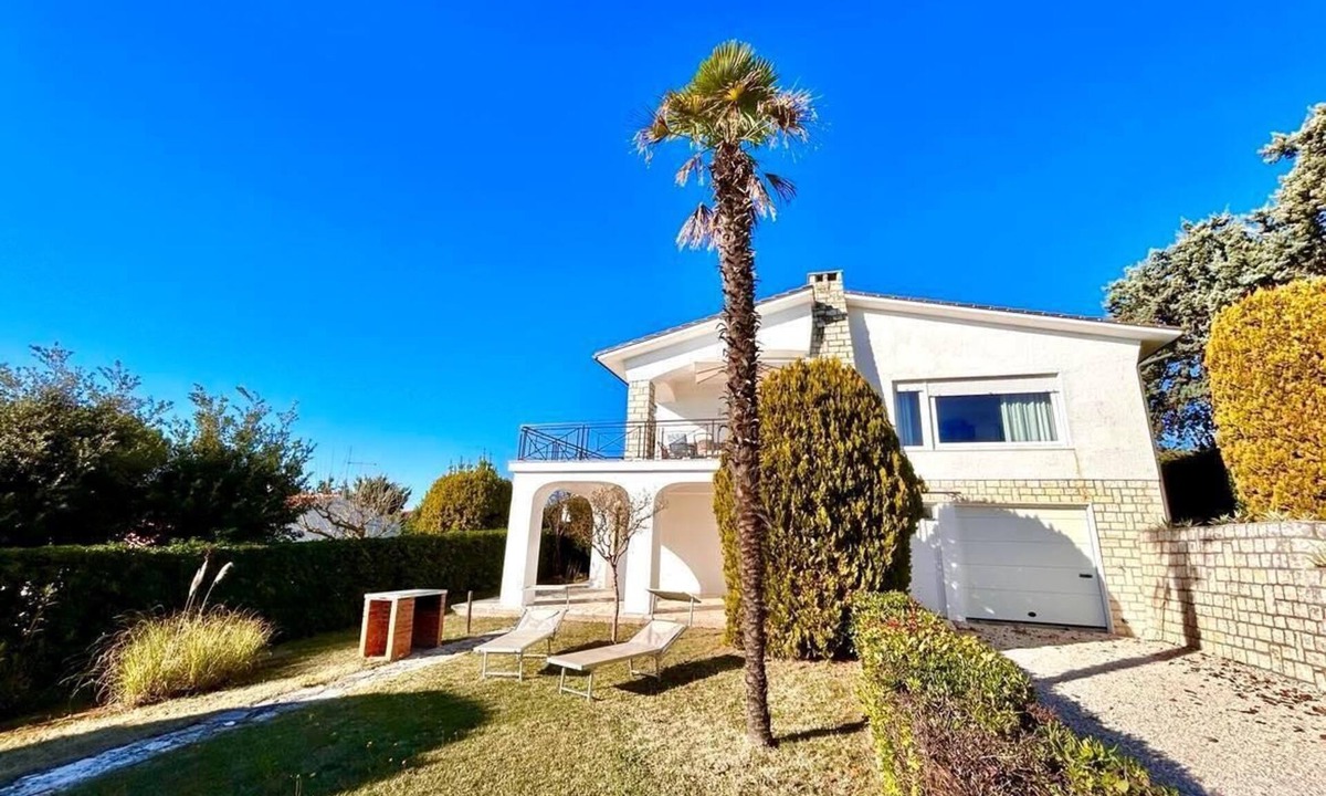 Villaggio Taunus Villa | EDITH VILLA FOR RENT IN NUMANA TAUNUS -With garden and terrace overlooking the sea