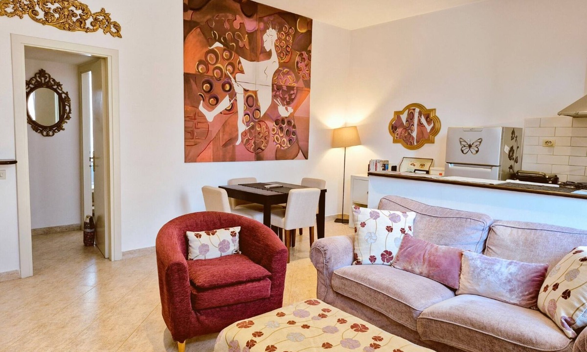 Marsala Apartment | Elegant Apartment with Small Terrace in San Lorenzo
