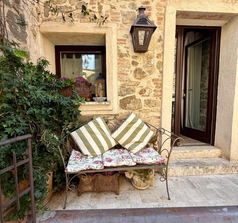 Montemerano Apartment | Elegant loft in the hills of Tuscany