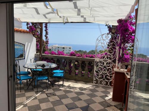 Capri Apartment | EXCLUSIVE LUXURY HOUSE "VILLA POMPEIANA" IN VIA CAMERELLE 65a CON TERRAZZA VISTA MARE
