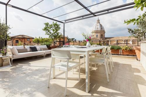 Rione V Ponte Apartment | Exclusive Rooftop-DesignD Stays