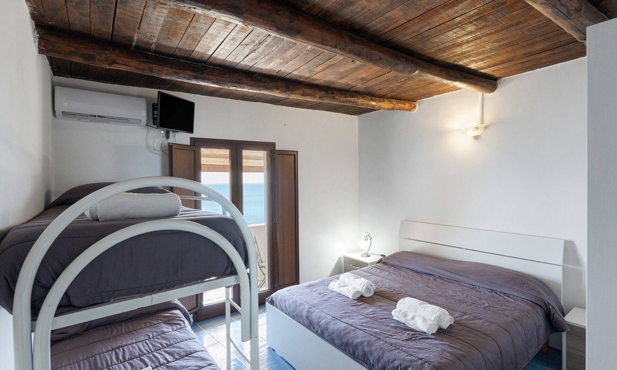 Caprioli Apartment | Family Room Ulivo with Wi-Fi and Air Conditioning