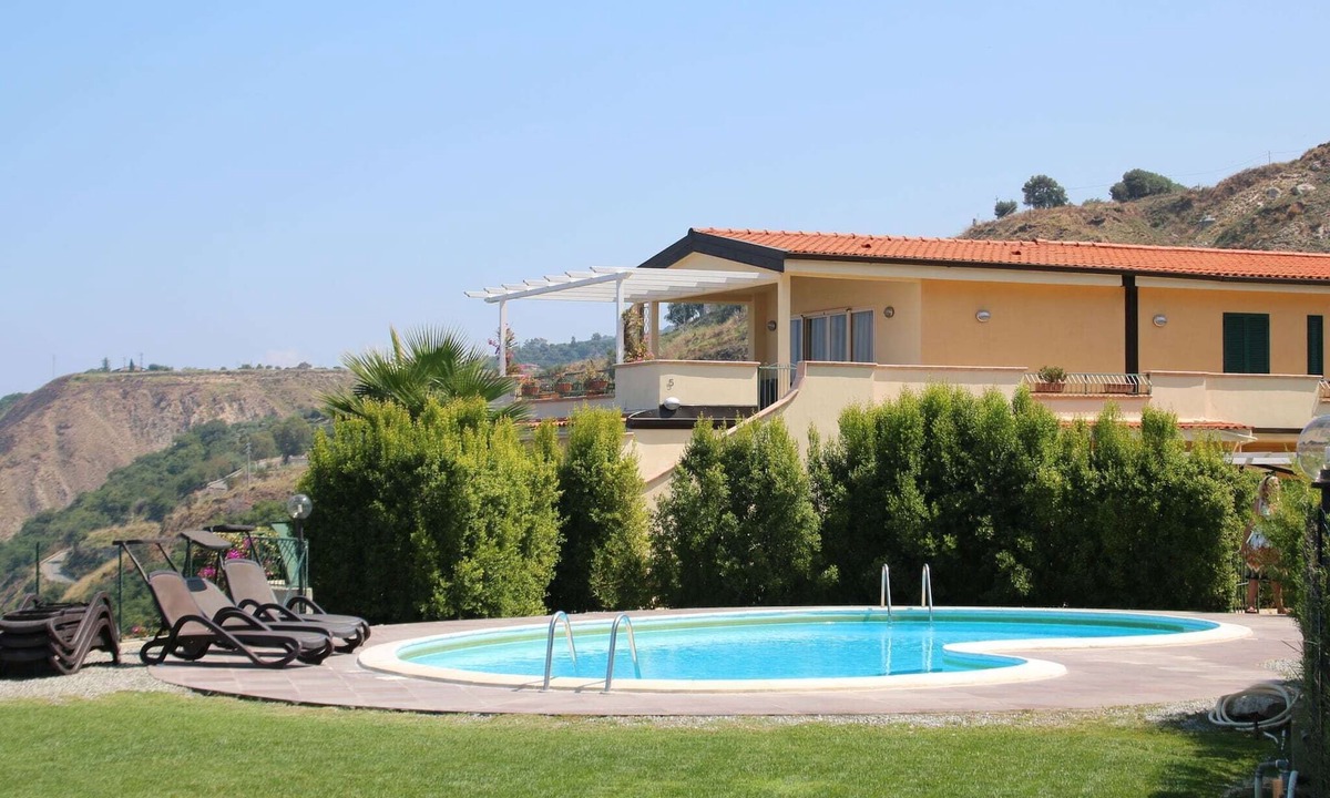 Parghelia Apartment | Family Sea-View Retreat in Parghelia