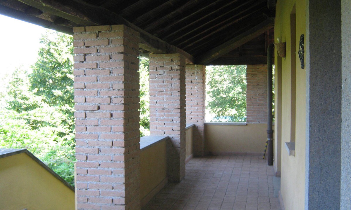 Capranica House | FARMHOUSE SURROUNDED BY GREENERY AND CULTIVATED FIELDS OF VEGETABLES