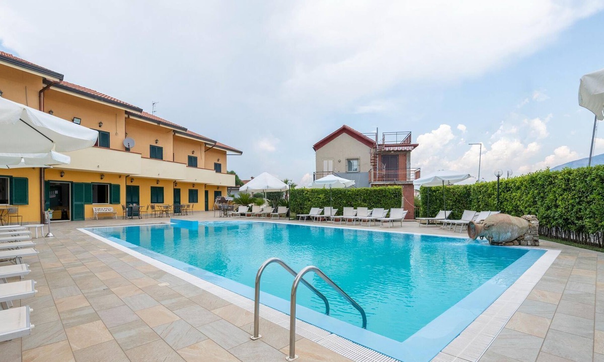 Laura Apartment | Flat in Residence with pool 100 metres from the sea
