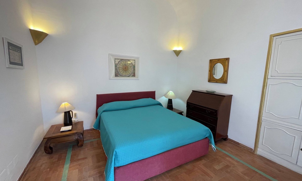 Posillipo Apartment | Flat in the historical “Palazzo Donn’Anna”