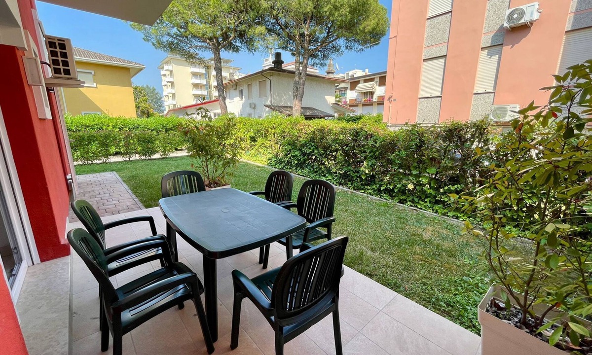 Porto Santa Margherita Apartment | Flat with private garden by the sea