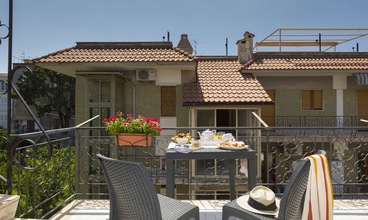Sant'Agnello House | FLOWERFLY BY THE SEA IN SANT'AGNELLO