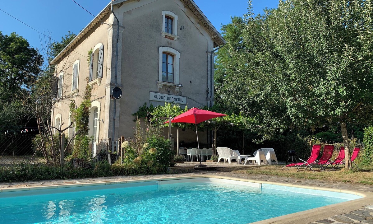 Blond House | Former French railway station with private swimming pool and WIFI