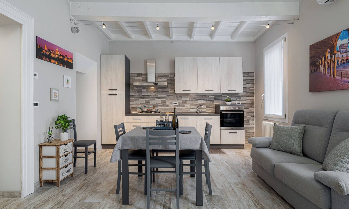 Old Town Apartment | Free bikes and Wi-Fi 5 Min from the Ducal