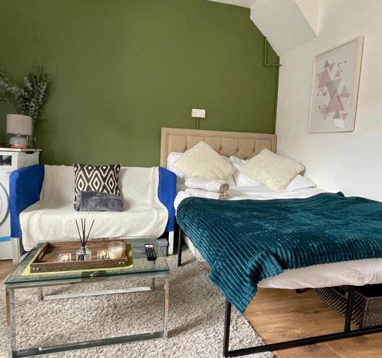 Munster Apartment | Fulham studio flat