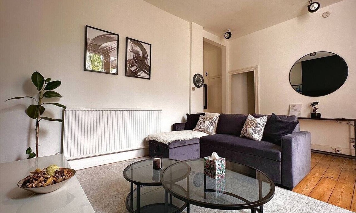 Munster Apartment | Fulham Tranquil 2BD King Bed Home w/Parking & Gdn