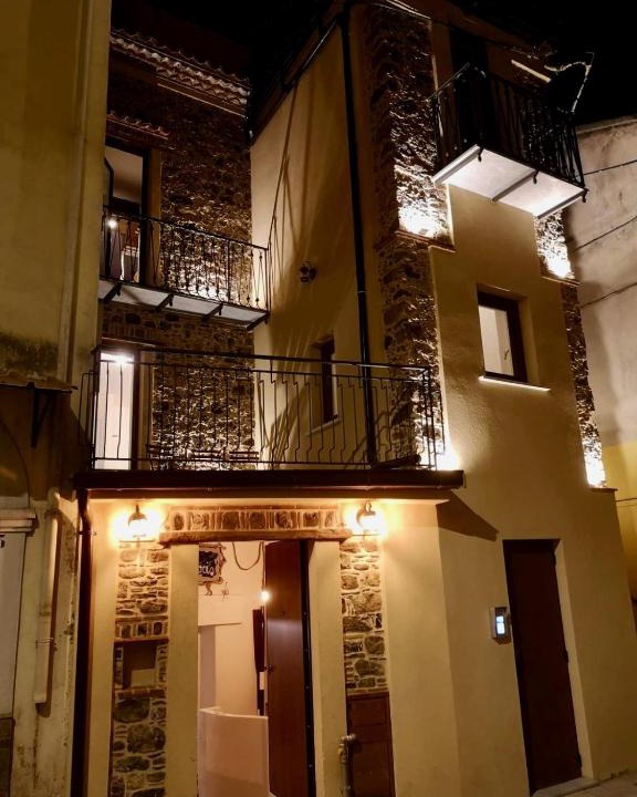 Sapri House | Gemma Maris