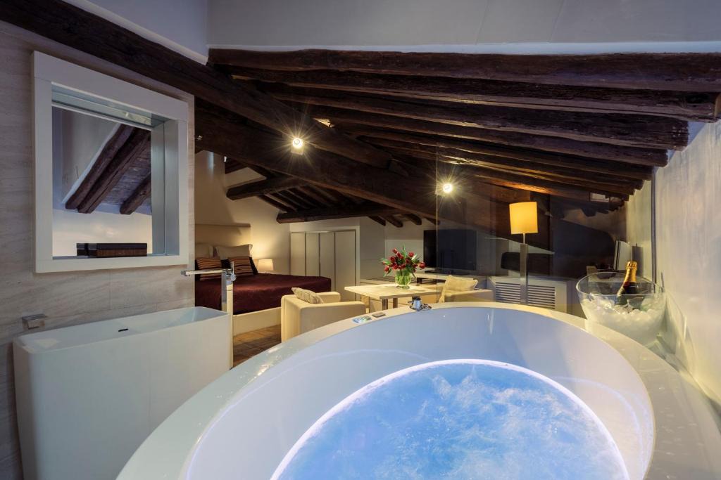 Rione V Ponte Hotel | Gigli D'Oro Suite