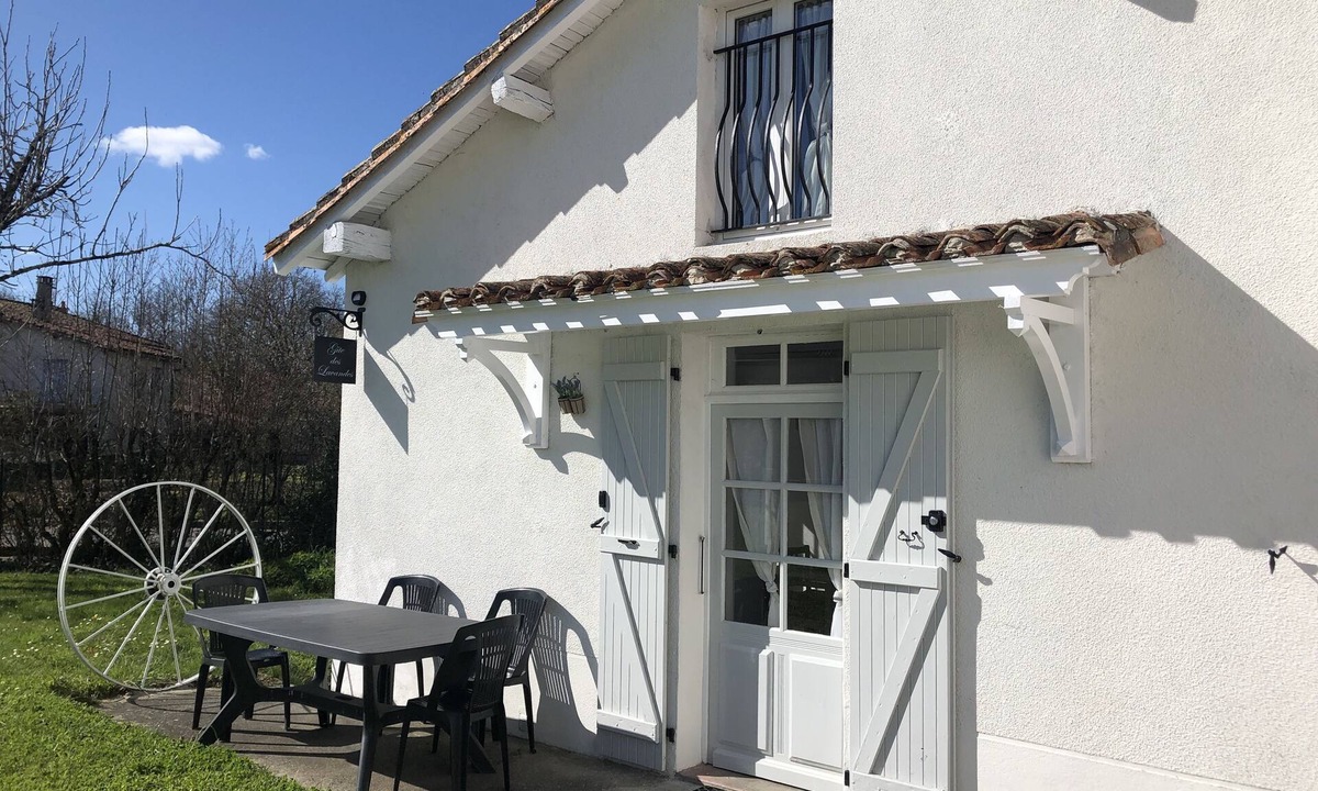 Oradour-Fanais Cottage | Gite des Lavandes Sleeps 4 with Patio