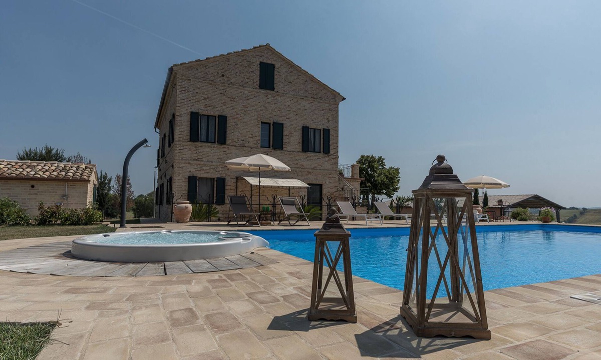 Corridonia House | Glicine apartment hydromassage pool wifi air conditioning private kitchen