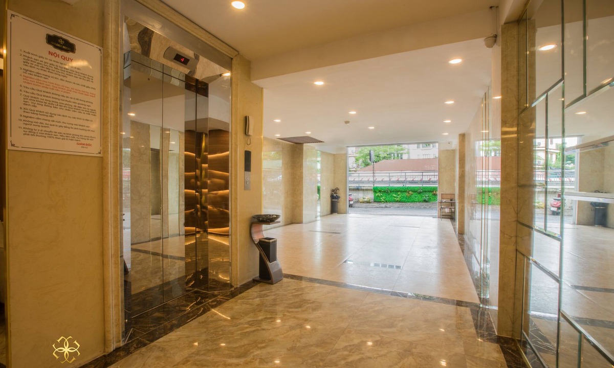 Hai Ba Trung Hotel | Golden Hotel