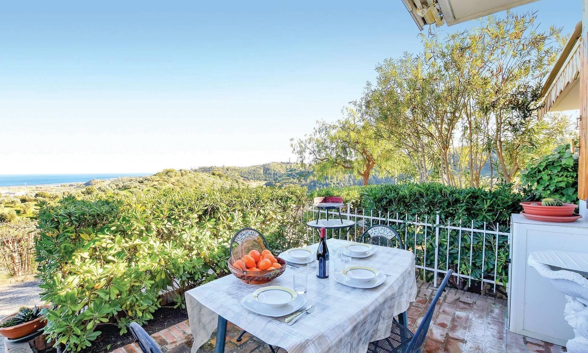 Petrizzi House | Gorgeous home in Petrizzi with house sea view
