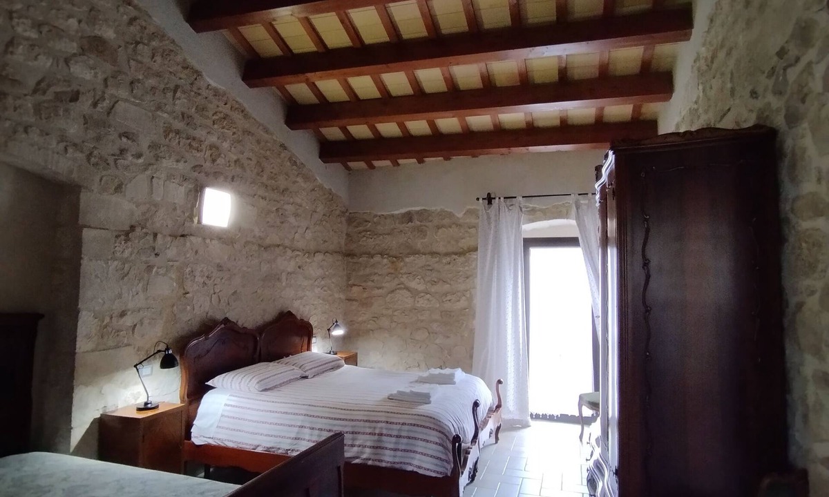 Rapino House | Green Apartment-Ancient country house, fenced garden, pets allowed.