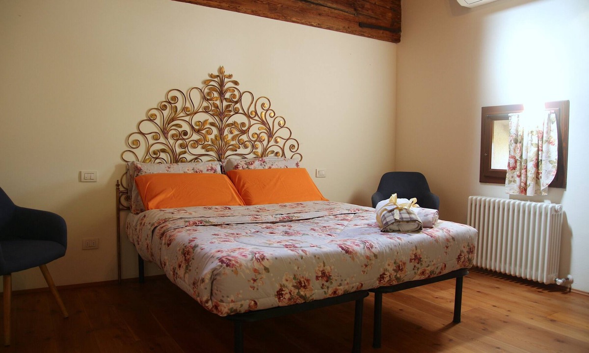 Ospedaletto di Istrana Apartment | 'Grimilda' Apartment with Shared Pool, Wi-Fi and Air Conditioning