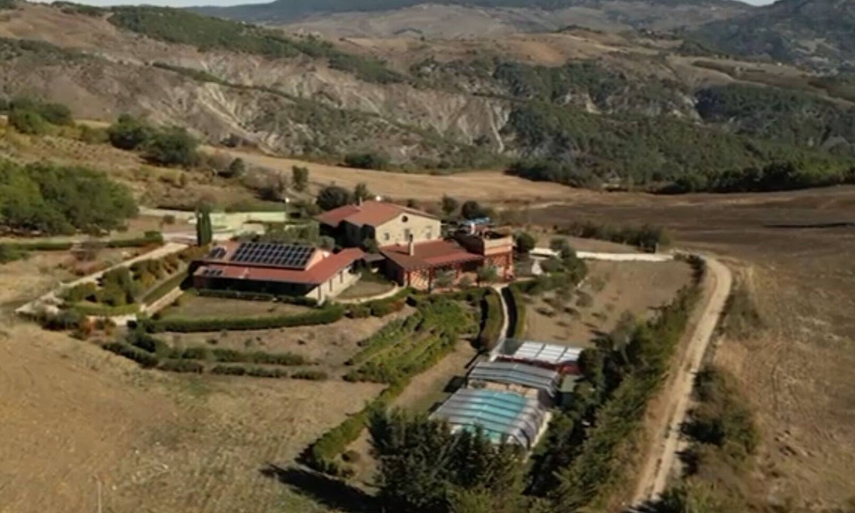 Trivigno House | Ground Floor: Bedroom + Ensuite Bathroom 1 (12 m2) Bedroom + Ensuite Bathroom 2 (12 m2) Bed.