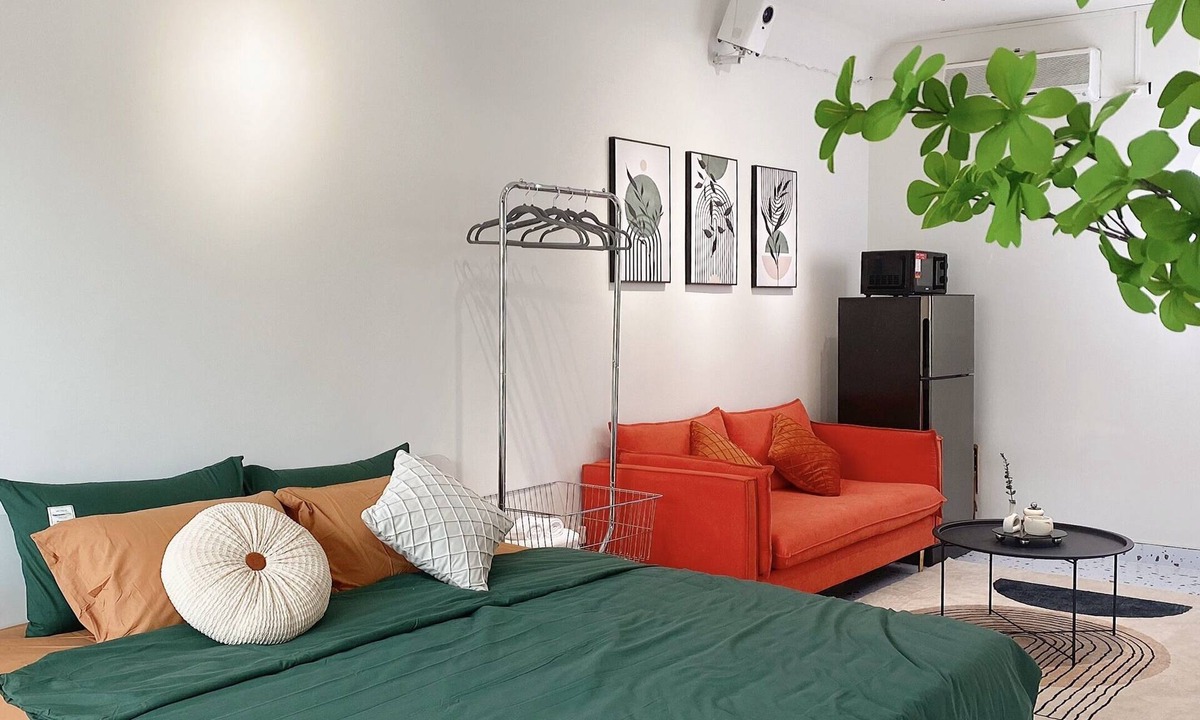Hoan Kiem Apartment | Hanoi Train Street Apartment - Full of Light Home for 4 Guests - 24h Food Street