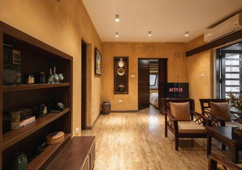 Hang Bai Apartment | Hanoian Old Style Apt Free Parking Old Quarter
