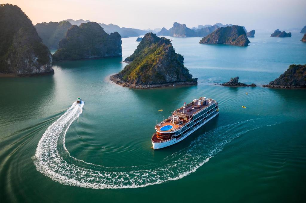 Ha Long Boat Rental | Heritage Cruises Binh Chuan Cat Ba Archipelago