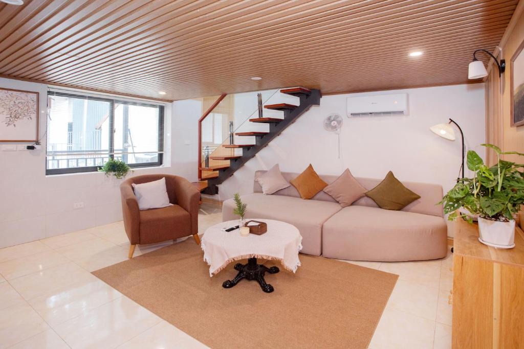 Hang Bo Apartment | Hidden gem - Spacious 2 bedroom house - Hoan Kiem lake - Quiet living space